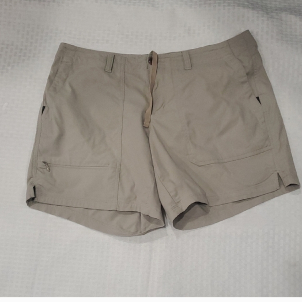 The North Face Women's Beige Cargo Shorts - Picture 12 of 12